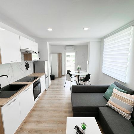 The Pinot'S Apartments コペル エクステリア 写真