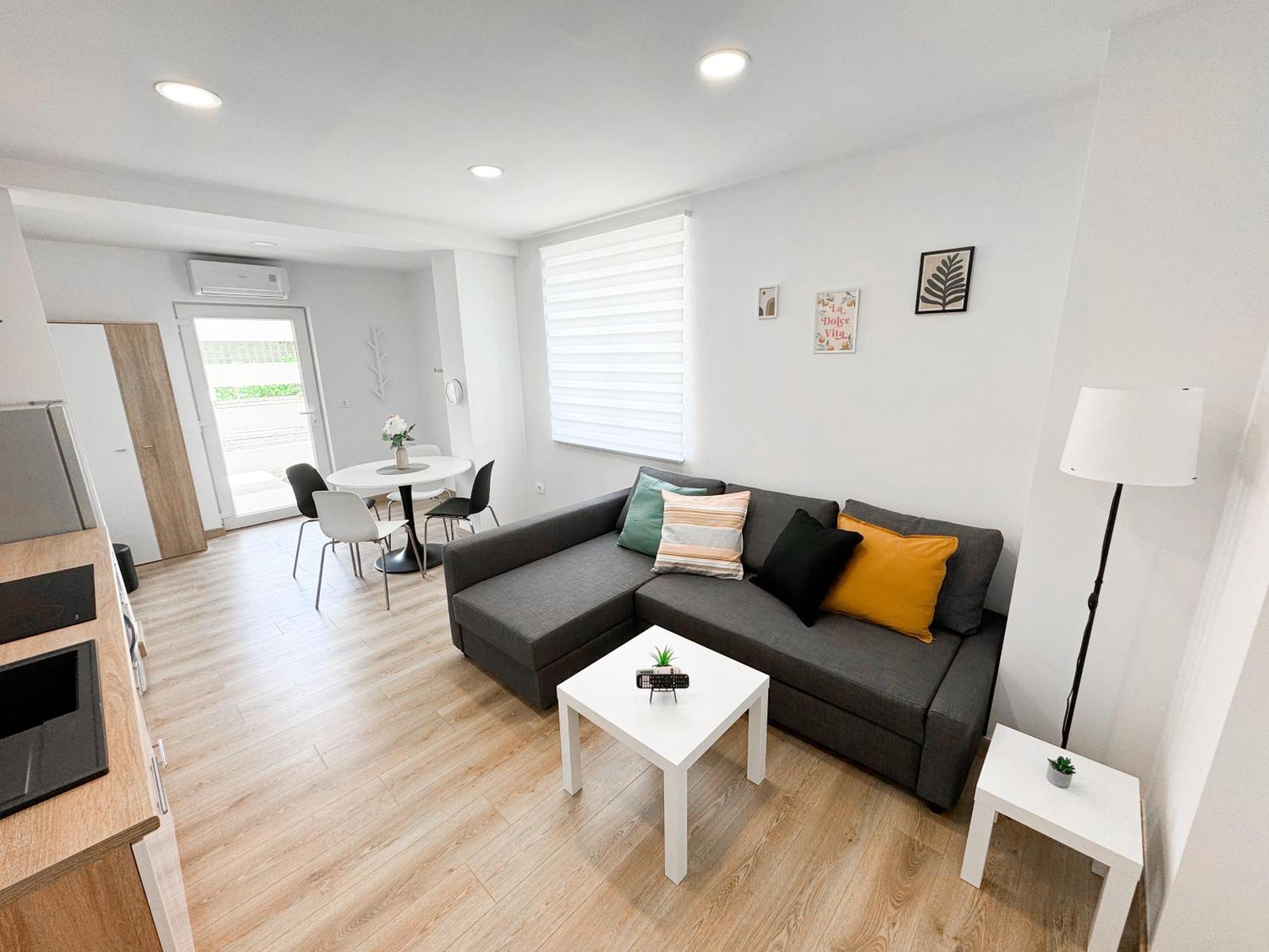 The Pinot'S Apartments コペル エクステリア 写真